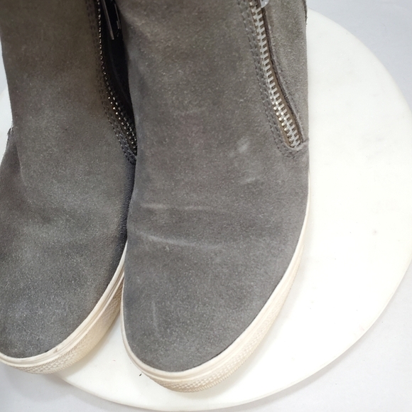 Steve‎ Madden Wedgie Sneakers 9 Gray Suede Upper Side Zip Casual Streetwear - Picture 9 of 10